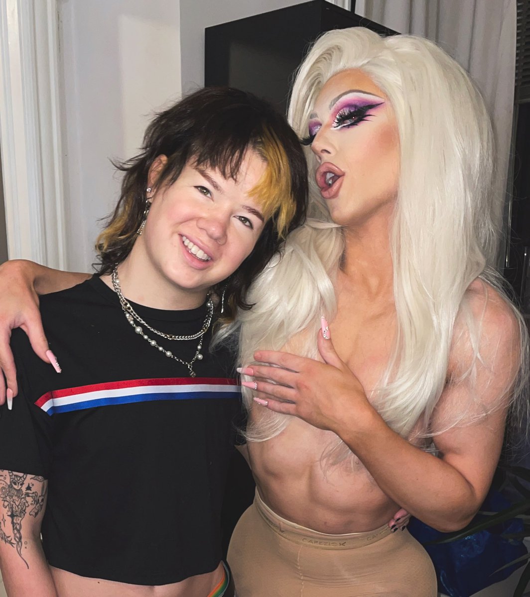 WillowPillQueen's tweet photo. anyways… the sugar and spice meet n greet was worth the $400 https://t.co/Iu2u2G8PnM