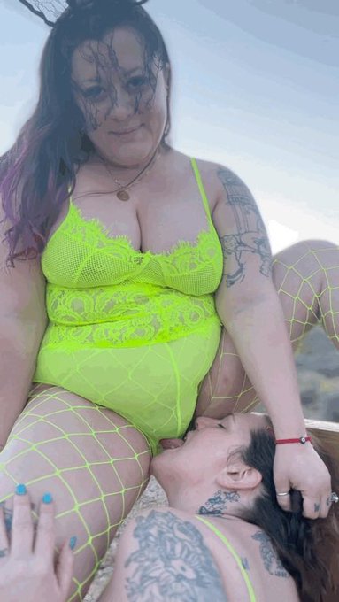 Look who licked me! @PrincessGeminin https://t.co/HiuN6vDPog https://t.co/v6tFd4SPZy<a class="tags" href="/tag/princessgeminin">@princessgeminin</a>