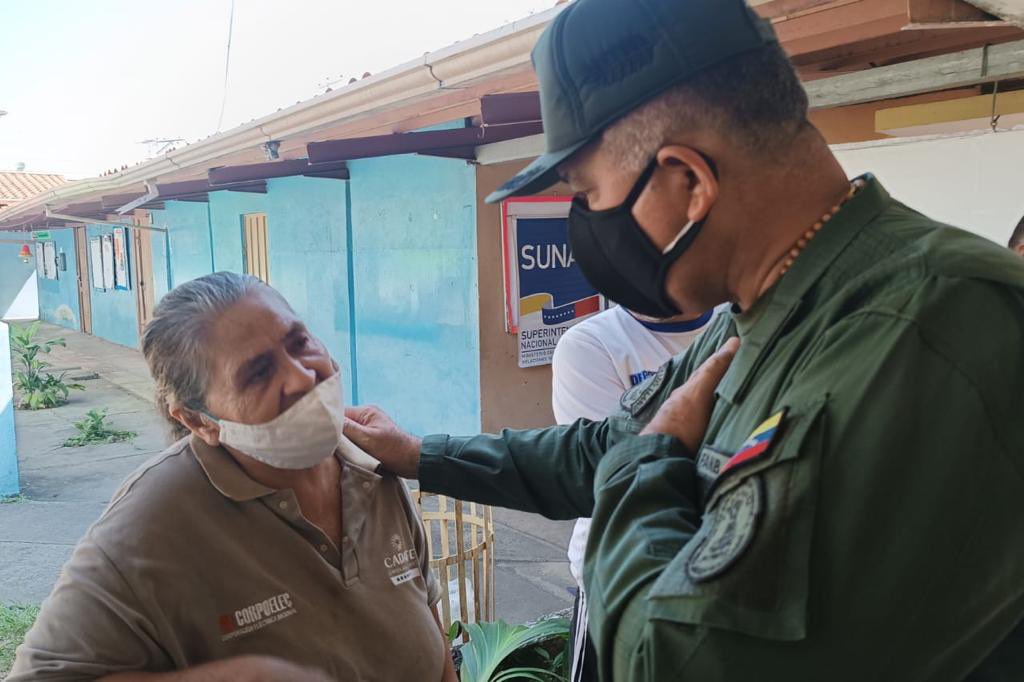 dhernandezlarez's tweet photo. En Barinas el Sistema Defensivo Territorial con su pueblo. #FANB en las #Bricomiles. 
El pueblo junto al pueblo ! https://t.co/pDrtwknE1s