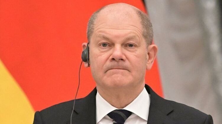 viaconectados's tweet photo. #AHORAMUNDO ..Alemania es fuertemente criticada por el envío de tanques a Ucrania, el canciller Scholz prometió a los alemanes que no permitiría que la guerra se acercara a las fronteras de Alemania. https://t.co/gmWwhYAxae