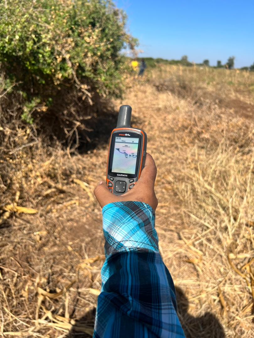 Nuros9Solutions's tweet photo. As drought persists,
Mareerey community reps in Balad district and N9S technical team prepare for canal rehabilitation works for local farmers in the IOM-supported https://t.co/I3qUoaafyV. https://t.co/na1XoRJi6P