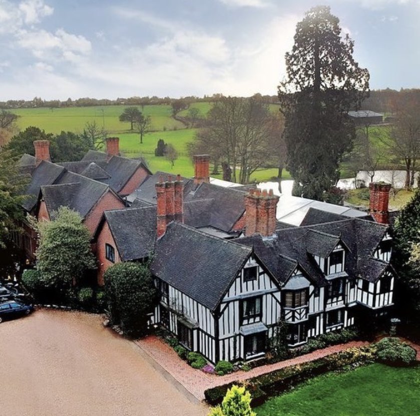 Ladies1stnet's tweet photo. Have you ever visited the gorgeous @NailcoteHall? Well now is your chance 🥳.

On 1st March, Ladies First are hosting a Networking &amp; Personal Branding Development Day at Nailcote Hall!

1/2 #ladiesnetworking #personalbranding #midlandsnetworking #ladiesfirstuk https://t.co/X68pUrlBRX