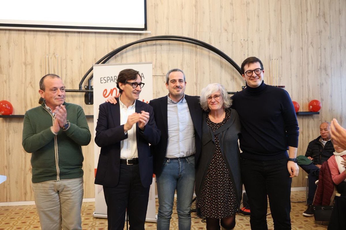 salvadorilla's tweet image. 🌹 L&apos;@eduardrivas és un gran exemple d&apos;alcalde: pensa en l&apos;Esparreguera que vol i treballa cada dia per aconseguir-la, practicant la política útil, arribant a acords i prioritzant les necessitats dels seus veïns i les seves veïnes.

Amb l&apos;Eduard, l&apos;#EsparregueraEnPositiu.