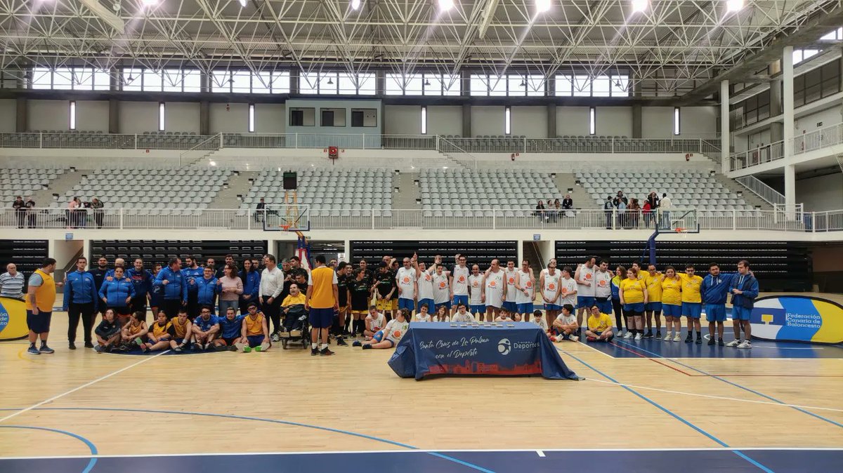 sclapalma's tweet photo. 🏀 Este sábado disfrutamos y aprendimos en #SantaCruzdeLaPalma de los valores del deporte inclusivo. 
✨Baloncesto Sin Límites se estrenó en el pabellón Roberto Rodríguez Estrello organizado por la Federación Canaria de Baloncesto junto al Ayuntamiento de la capital palmera. https://t.co/WTwHujBqd8