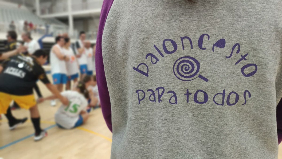 sclapalma's tweet photo. 🏀 Este sábado disfrutamos y aprendimos en #SantaCruzdeLaPalma de los valores del deporte inclusivo. 
✨Baloncesto Sin Límites se estrenó en el pabellón Roberto Rodríguez Estrello organizado por la Federación Canaria de Baloncesto junto al Ayuntamiento de la capital palmera. https://t.co/WTwHujBqd8