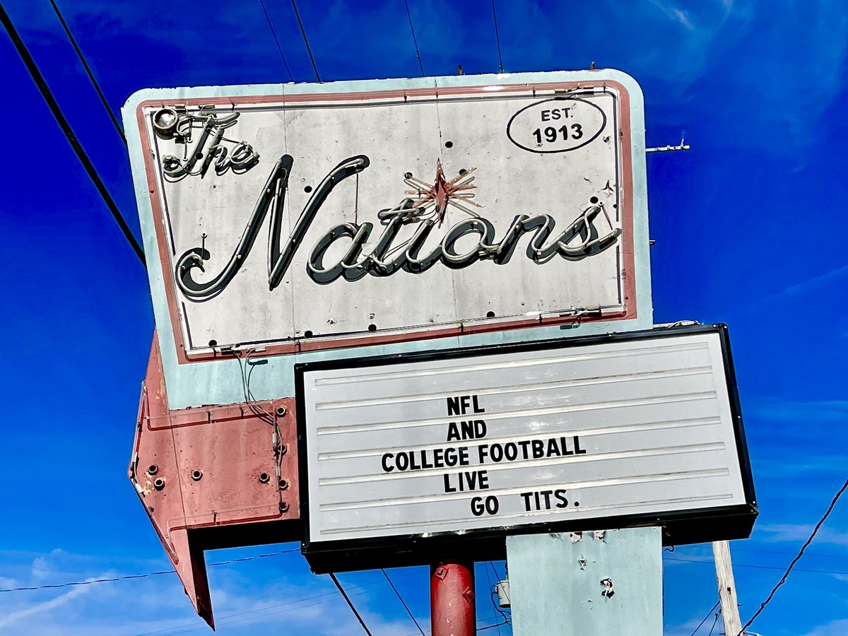 TitansIdiot's tweet photo. The #Titans season may be over, but there’s one season still going strong! 😂
#TitanUp #lol #memes #nashville #sixonefive https://t.co/3YdiVHnJRT