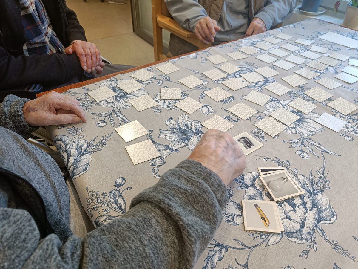 foibekartano's tweet photo. Lauantai iltapäivän muistipeli. Keskittynyttä peliseuraa 🤗
#Kotitalo1 #Foibekartano #yhdessäoloa #HyväElämä #pelihetki #muistipeli https://t.co/CWbl8S5LC9