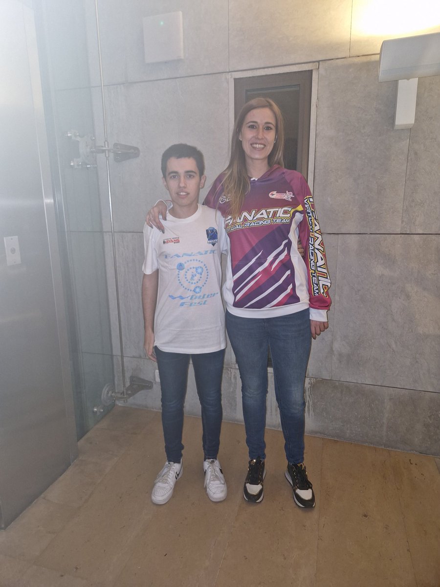 adriajaldo64's tweet photo. Por fin nos llegó la camiseta del evento de Navidad organizado por la @missyhard88 y @FanaticVirtual https://t.co/yUwGrrlOHW