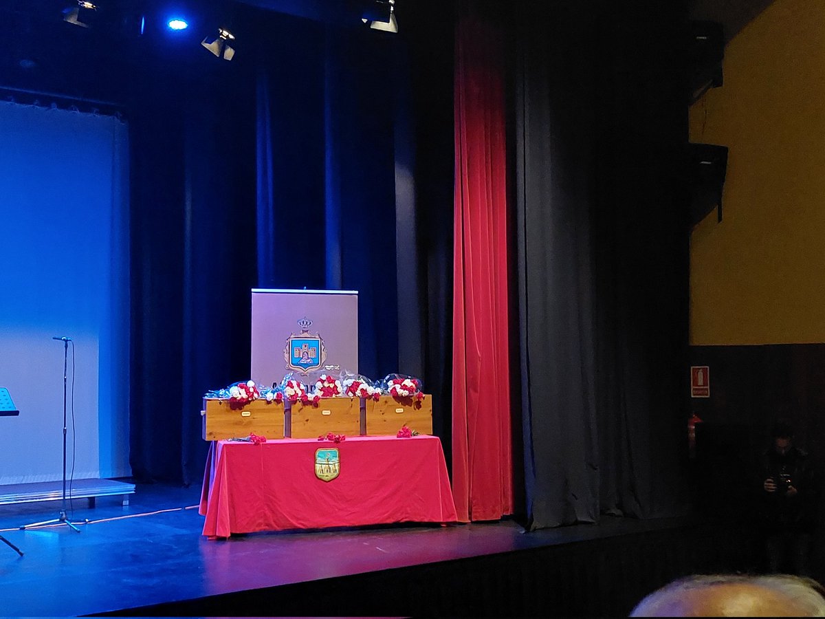 Han tornat a Capdepera, Antònia, Catalina i Maria.
#LesRogesdelMolinar
Avui Capdepera repara i exhuma ferides antigues. Avui som millors com a poble. Gràcies a tothom que ho ha fet possible. Visca la terra.
<a href="/MemoriaMallorca/">Memòria de Mallorca</a>  <a href="/ajcapdepera/">ajcapdepera</a> @MarcAndreuH <a href="/Vicepres_GOIB/">Vicepresidència GOIB</a>