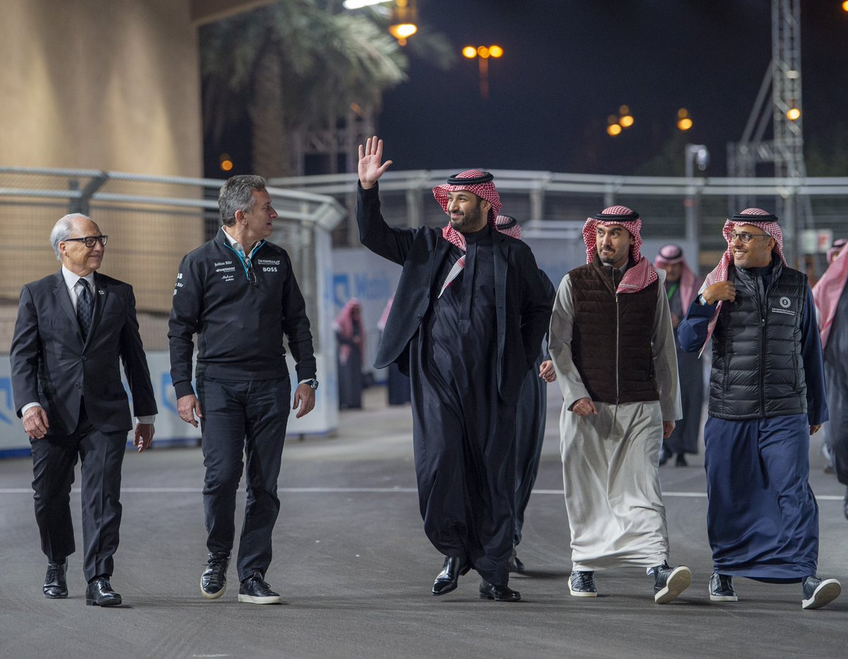 Bandaralgaloud's tweet photo. سمو سيدي #ولي_العهد يشهد سباق #فورملا_الدرعية. https://t.co/GdStVo86QA