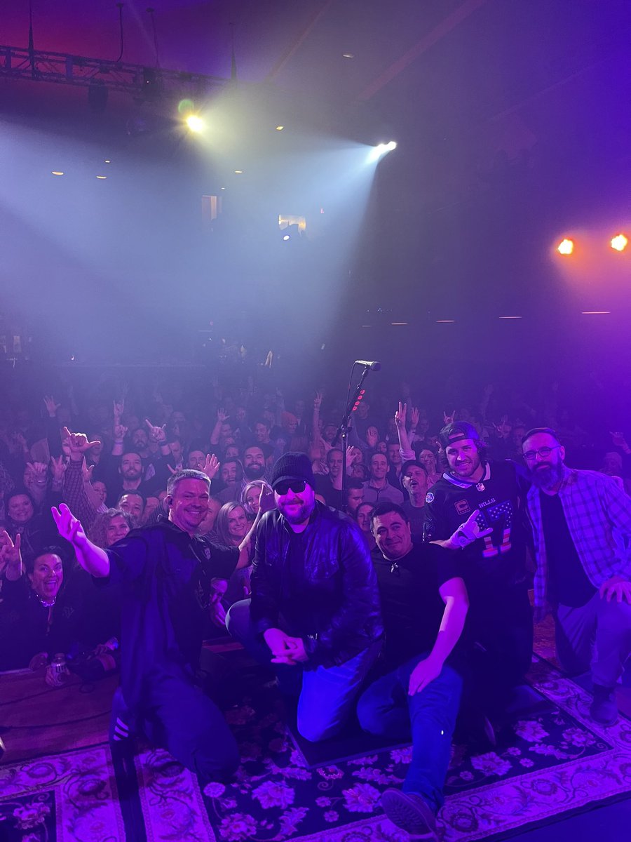 thedmtb's tweet photo. DC Fam - You showed up and showed out last night!! Thank you to everyone that came out and jammed with us at @statetheatredc ! We had a blast with y’all! Next stop @chris_xl_live 🎻🎷
#dmtb #thedmtb #dmb #davematthewstributeband #dmbtribute #dmbfamily #dmbfam #dmbfans #dmbfan #dc https://t.co/vLNA6Cw6WP