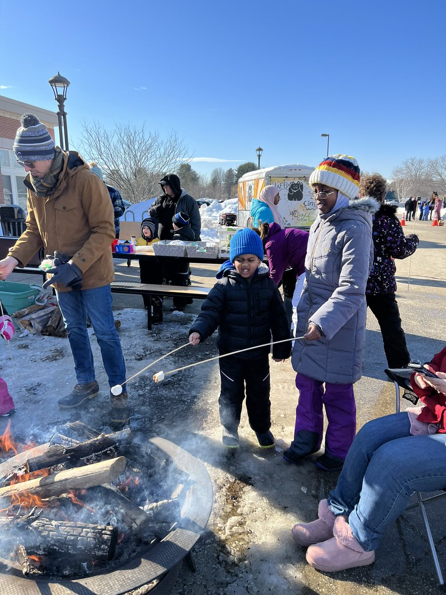 GeigerGators's tweet photo. So much fun today at our PTO WINTER HANGOUT!! https://t.co/2MLtCMSF2j