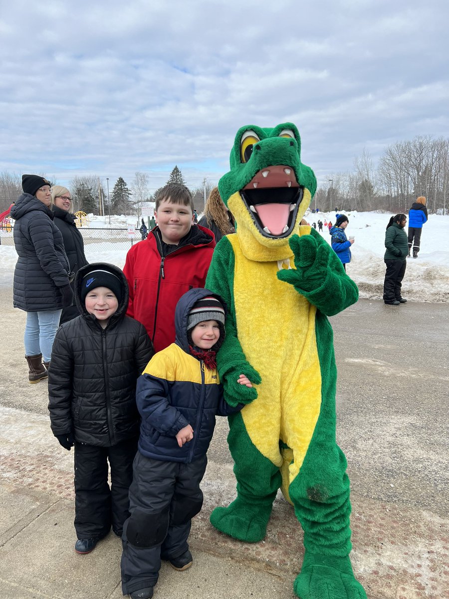 GeigerGators's tweet photo. So much fun today at our PTO WINTER HANGOUT!! https://t.co/2MLtCMSF2j