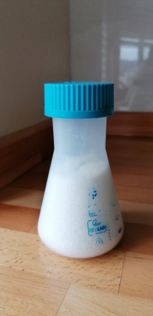 Heryı aynı setleri içeren kırtasiye paketi milli servete ziyan. 1kaçkez kullanılıp eve gönderilen lab. setlerinden oluşmuş bi 7.kıta var evde. Acımı dindirmek ve gezegenden af dilemek için biparçayı tuzluk yaptım. Ekoloji dersimize selam olsun! 
#MebSessizVelilerÇaresiz