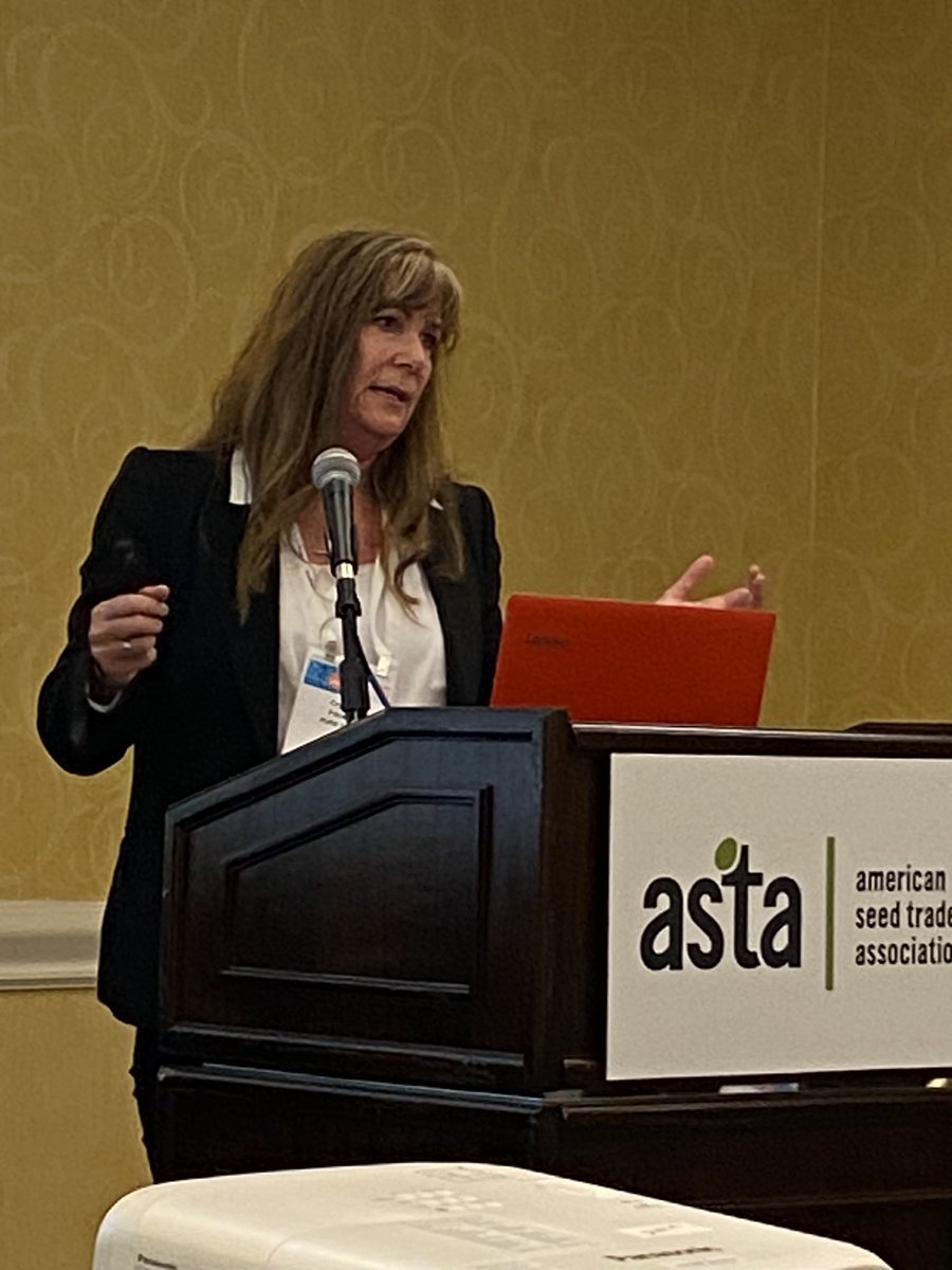 How do we encourage the next generation of leaders? 1) Engage - It isn’t just about farming, it’s about art, sconce, math; 2) Empower - through compassion, courage, perseverance, humility; 3) Encourage. <a href="/CRoseFricker/">Crystal Fricker</a> #ASTAVegFlo #JustGrowIt