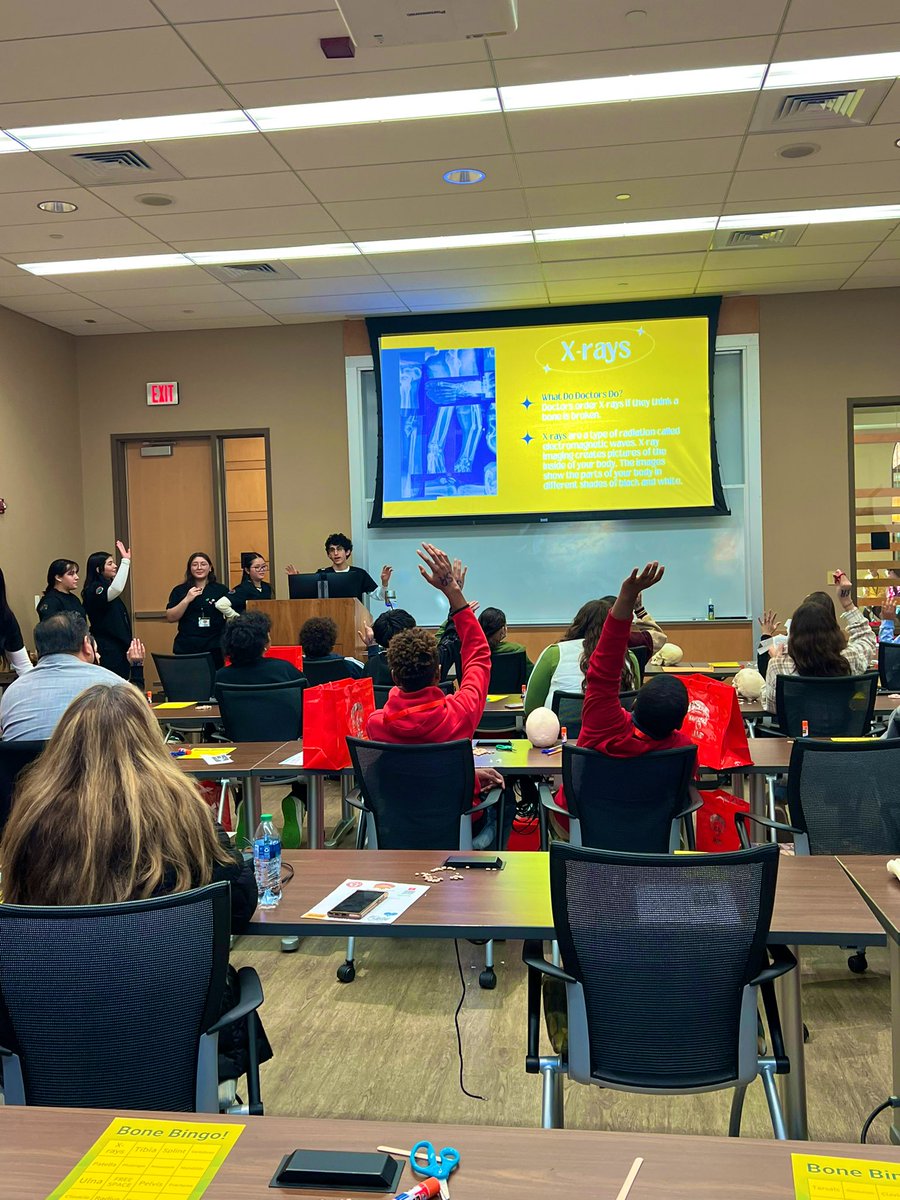 Mterrazas_'s tweet photo. PHHS Biomedical Science students present at Medventures. Thank you for having us @TTUHSCEP! 🦴🩻⚕️#TTUHSC #TeamSISD #CTE https://t.co/AVJ2V7oylo