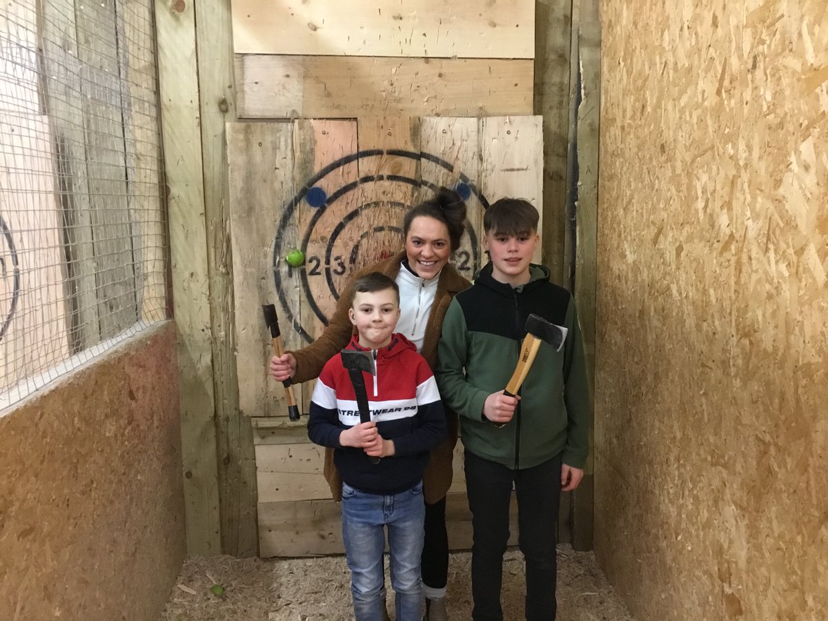 timber_jacks's tweet image. We love the madness a Saturday at TimberJacks brings😎🪓 #Weekend #ActivityIdea #AxeThrowing #GroupFun #Family #Axe