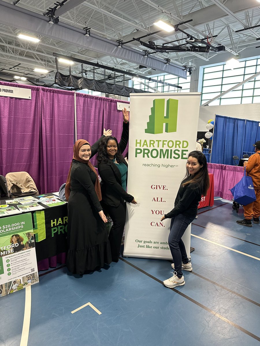 HartfordSuper's tweet photo. This is what it feels like when our @Hartford_Public alumni and @HartfordPromise #Scholars #ComeHomeToHartford to serve our #HPSCommunity. Thank you, Erna and Chereece for all you do! #WeAreHPS https://t.co/Ff3YY0VvPj