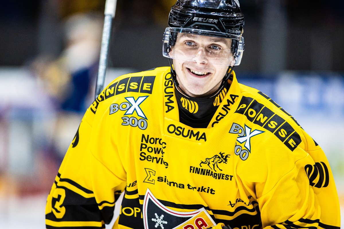 KalPa_Hockey's tweet photo. Ensimmäinen viikonloppu KalPa-paidassa Matyáš Kantnerille, sehän meni ihan mukavasti! 🤌

📸: Mikko Kankainen

#KalPa #Liiga #Kuopio #KalevanPallo https://t.co/UAUWqdwtQ7