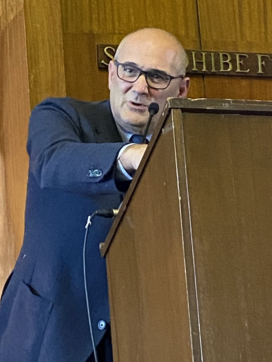 El primer encuentro de antiguos alumnos del master de Viticultura y Enologia de la Politecnica de Madrid (<a href="/MasterViteno/">Master Viteno</a>) premia merecidísimamente a <a href="/BallesterosMw/">PedroBallesterosMW</a>. Enhorabuena fenómeno!!!