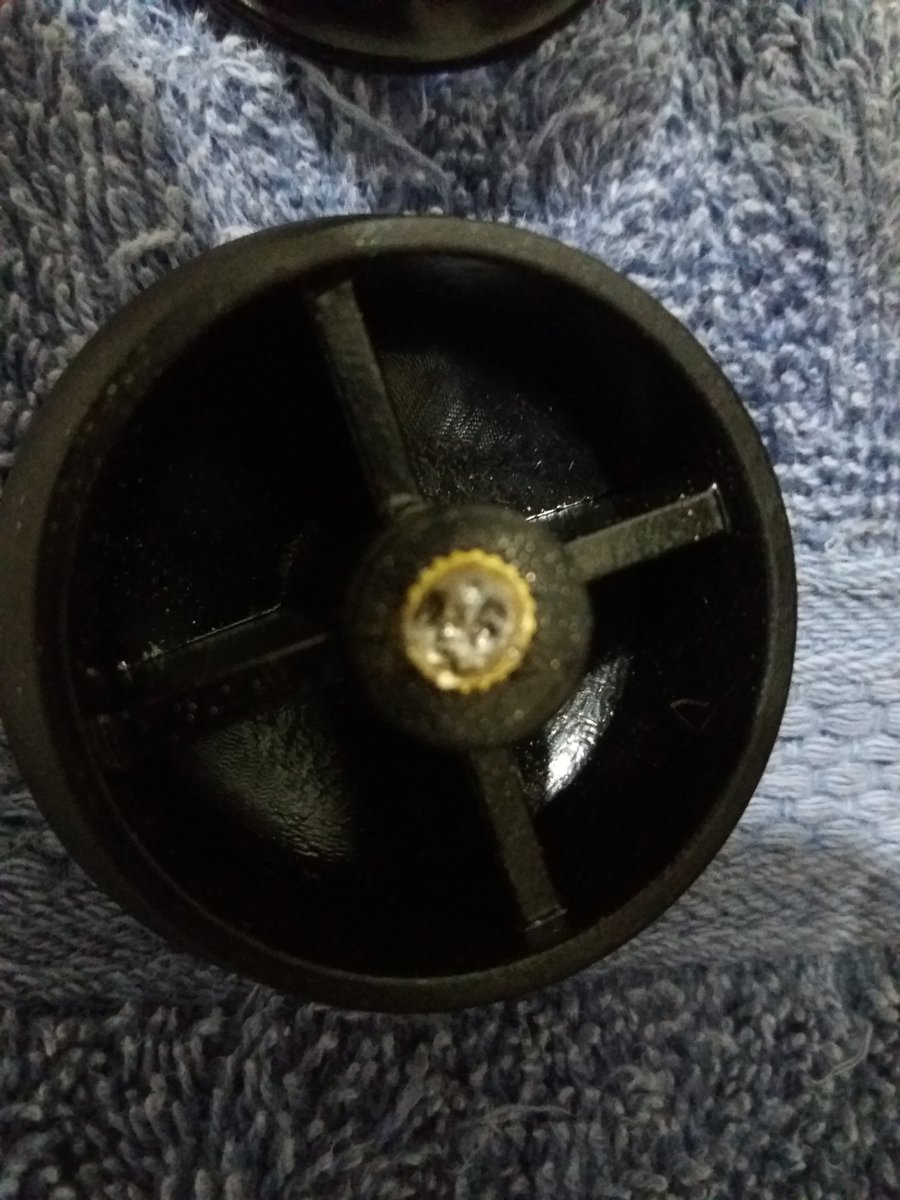 ElDaka22's tweet photo. y de esas veces que te pregutan... como saco un tornillo #capado.. le respondes un agujerito en el centro .. metes un tornillo rosca #izquierda.. y boom sale... ahhh pero aplicaron la del #telefono #descompuesto...
jajajaj https://t.co/DTYgXmNArn