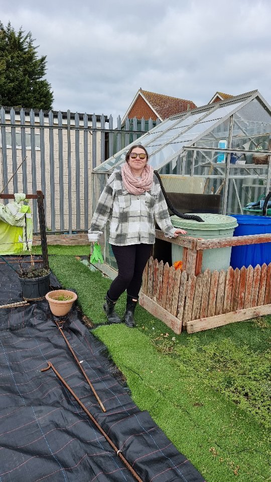 Day one at the Allotment! 🌱🌾🫛🌽🐛🪴
Athena and I spent two hours sorting, weeding, exploring, taking photos and enjoying each other's company. She weeded out these two planters so she and Arlo can have one each, and I found a garden claw in the gree… instagr.am/reel/Cn92Uj6jZ…