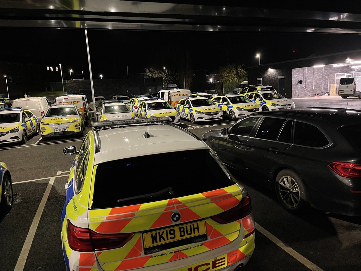 We have two Specials on duty tonight working from 1700/0300. Stay safe both and thanks again for volunteering your Saturday evening to support the regular officers. #SpecialConstabulary 🚨 <a href="/DCPSpecials/">D&C Police Specials</a> <a href="/DC_Police/">Devon & Cornwall Police</a> <a href="/DC_PCC/">Devon & Cornwall PCC</a> <a href="/DCPolVolunteers/">Devon and Cornwall Police Volunteers</a>