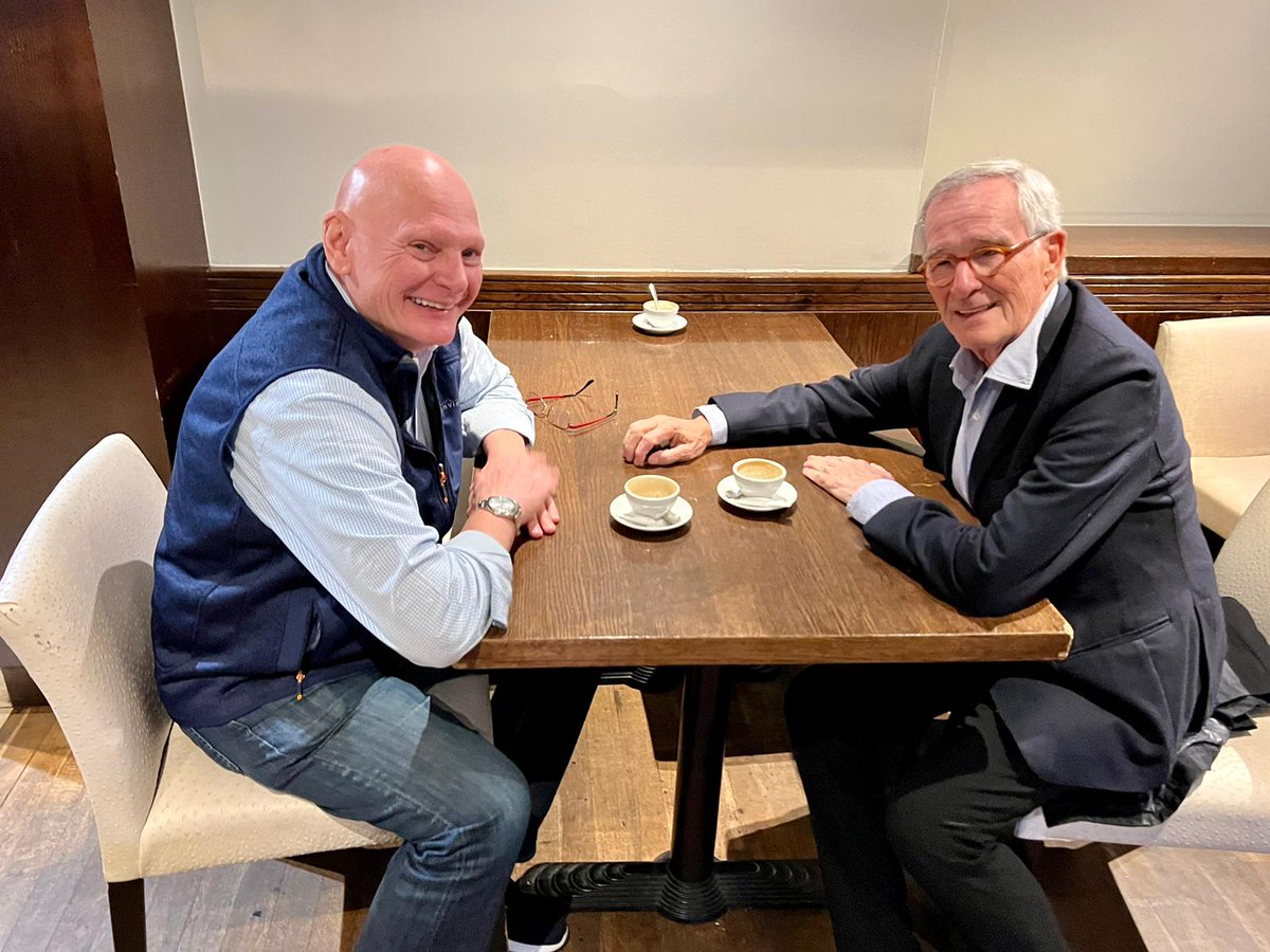 Aquesta tarda a Barcelona he pres un cafè amb el director general de @gsma, John Hoffman. En una conversa molt agradable, hem parlat del Mobile, de la ciutat i de futur.