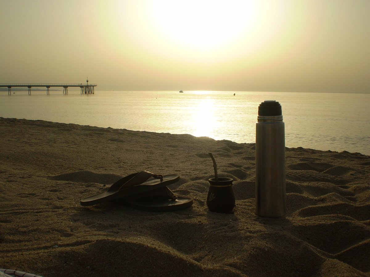 eldestape_radio's tweet photo. ¿Qué no te puede faltar en tus tardes de playa? 

¡Pensalo bien que contestando y con los hashtags #CápsulaRadio y #ElDestapeSinFin participás por dos vinos de @vinovariete! 

📻 FM107.3 | AM1070
💻 https://t.co/da14gj9zrW https://t.co/W7VULvvyow