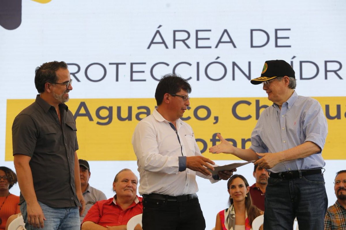 Cexterior's tweet photo. Top story: @Presidencia_Ec: '¡Nueva Área de Protección Hídrica Aguarico, Chingual y Cofanes! 🇪🇨👏

Desde Nueva Loja, el presidente @LassoGuillermo anunció este hito que se logró gracias al trabajo coordinado de @Ambie… https://t.co/QKGce0r50G, see more https://t.co/EOMUeqERc3