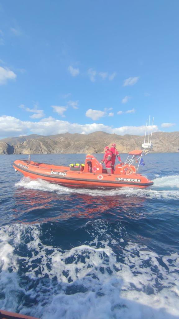 Como cada sábado, se realizan adiestramientos de los voluntari@s del #programasalvamentomarítimo . Hoy nuestras #BasesdeMar de #Águilas y #Mazarrón han participado en un ejercicio en conjunto, con la #LSPandora y #LSPoniente. #emergencias #formación <a href="/112rmurcia/">112 Región de Murcia</a> <a href="/salvamentogob/">SALVAMENTO MARÍTIMO</a>