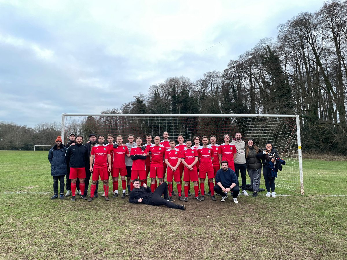 WeysidersFC's tweet photo. Top team performance today from the lads. We win together and lose together 🔴

Also great support on the side lines today 👏🏻

#uptheweysiders https://t.co/tILDcOIJXA