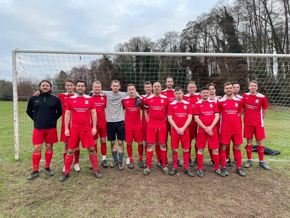 WeysidersFC's tweet photo. Top team performance today from the lads. We win together and lose together 🔴

Also great support on the side lines today 👏🏻

#uptheweysiders https://t.co/tILDcOIJXA