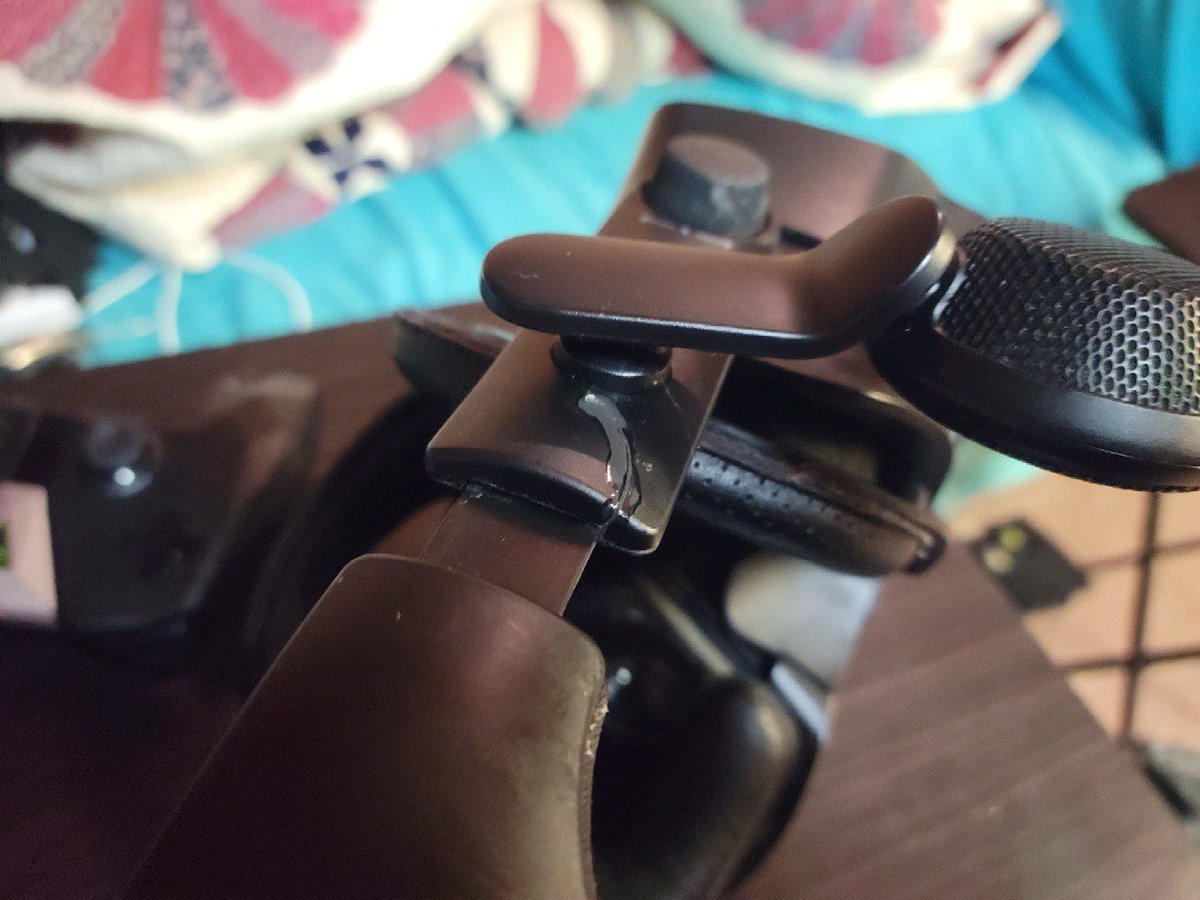 DyLhun's tweet image. After or before every single #VR play session, if you&apos;re on a #ValveIndex, check your headstrap for cracks. This applies to other headsets too, if they have a weak spot. Investing in a 3d printer will save you thousands. Superglue will not be enough. Print this and Loctite 414.