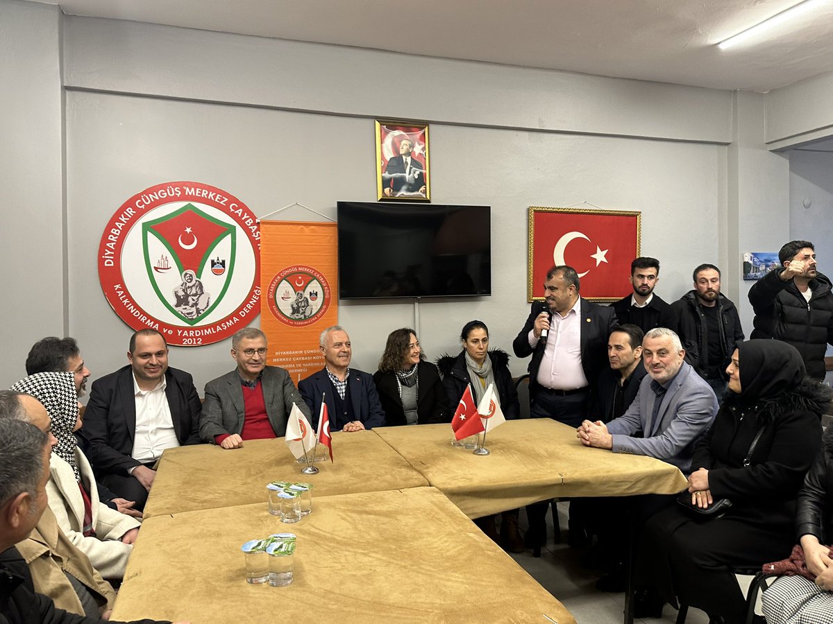 Üsküdarımızın Şehiri emini; Başkanımız Sn.<a href="/hilmiturkmen34/">Hilmi Türkmen</a> Milletvekilimiz <a href="/mustafaatas/">Mustafa ATAŞ</a> ve teşkilatımızla birlikte Diyarbakır Çüngüş Merkez Çaybaşı Köyü Dernek Merkezi açılışına katıldık.

Hayırlı hizmetler yapmaya vesile olsun.

#İyikiÜsküdarVar

<a href="/demir_erdem/">Erdem DEMiR 🇹🇷</a>