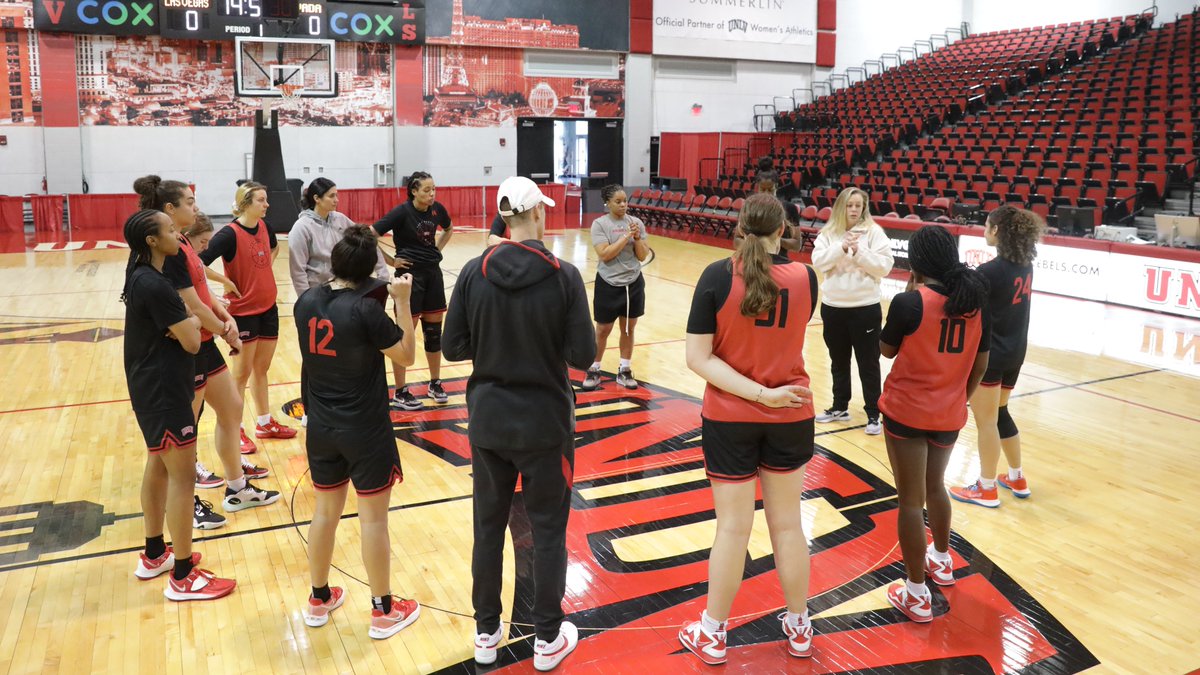 UNLVLadyRebels's tweet photo. Shots up 🏀 https://t.co/Hf76L8FrWe