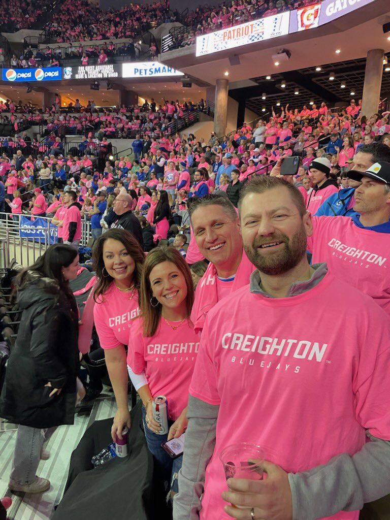 tobin_stacy's tweet photo. #GoJays #Letitfly 💗💙 @giblinscott https://t.co/E5G6iskhR6