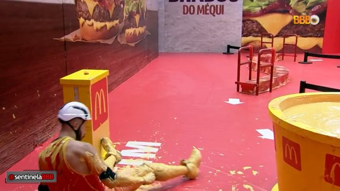 luciolemos2010's tweet photo. Enquanto o card do cesar tinha uma bichiga inflável, do boco roso tinha uma Âncora! Kkkk  #BBB13 @boninho @tadeuschmidt #ProvaDoAnjo https://t.co/gtgGsDwzpG