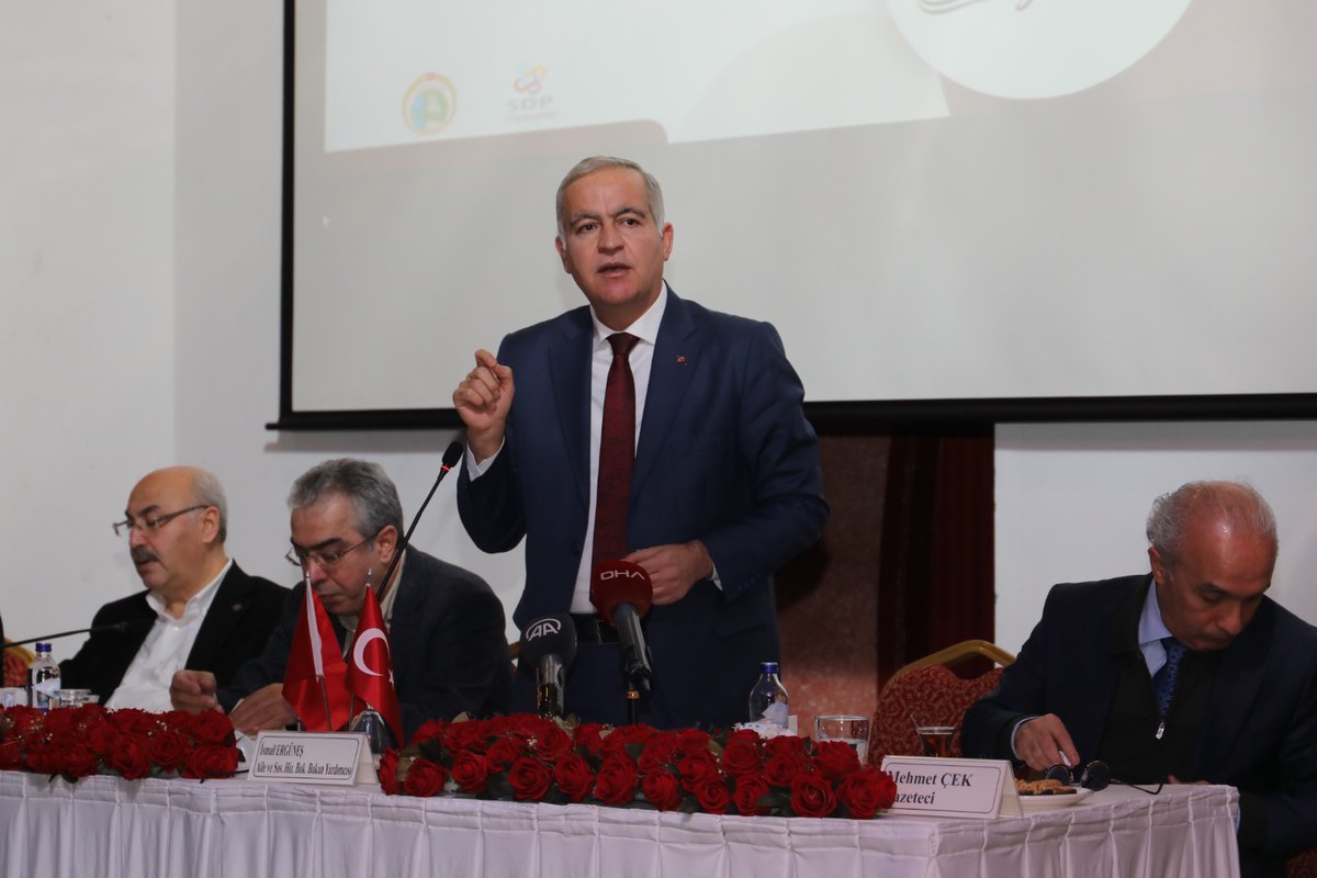 ismailerguness's tweet photo. 📍İzmir

Türkiye Sohbetleri kapsamında bugün İzmir toplantımızı  Sivil Toplum kuruluşlarımızın kıymetli temsilcileri ve akademisyenlerimizle birlikte gerçekleştirdik. 
Sosyal konulara son derece hakim ve duyarlı olan bu güzide topluluğa teşekkür ederim. https://t.co/NUPzvsYO3j