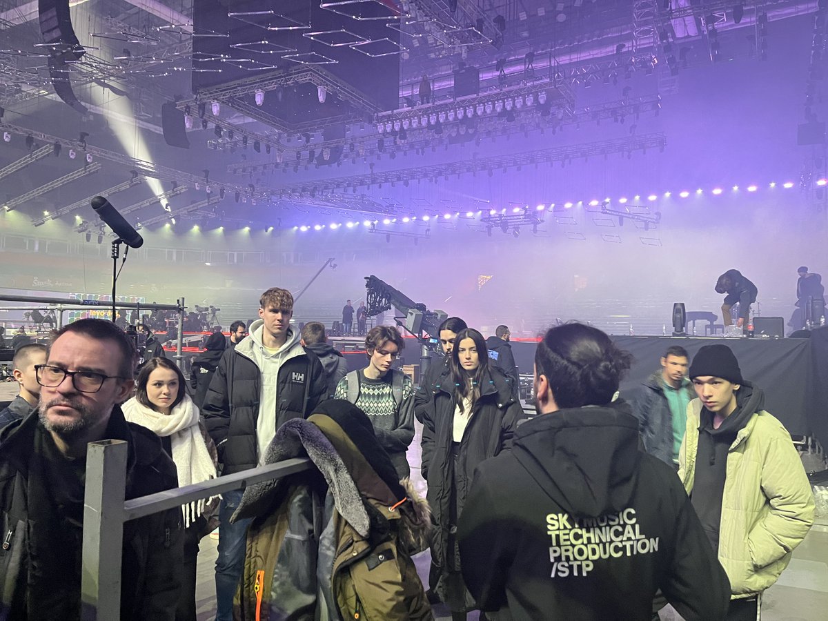 SaeBelgrade's tweet photo. Studenti audio produkcije na predavanju Bojana Rajačića o live event industriji na primeru velikog događaja kao što je MAC Awards u kojem je, sa našim predavačem, svoje iskustvo podelila i direktno ekipa iz produkcije. #audioproduction #macawards #saeinstitute 🚀 https://t.co/C1a2oJ2aSL