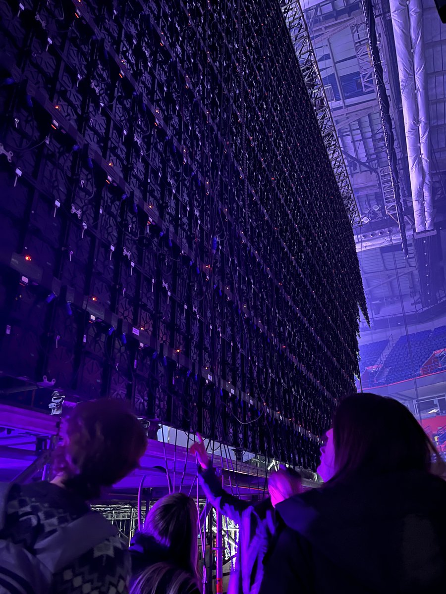 SaeBelgrade's tweet photo. Studenti audio produkcije na predavanju Bojana Rajačića o live event industriji na primeru velikog događaja kao što je MAC Awards u kojem je, sa našim predavačem, svoje iskustvo podelila i direktno ekipa iz produkcije. #audioproduction #macawards #saeinstitute 🚀 https://t.co/C1a2oJ2aSL