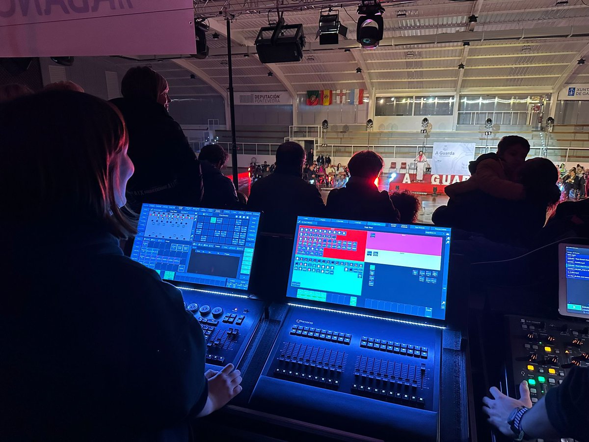 Os nosos técnic@s Silvia e Miguel na inauguración do Pavillón Deportivo Municipal “A Sangriña” no concello de A Guarda.
.
#onme #onmeproductions #onmeproducciones <a href="/AGuarda_es/">Concello da Guarda</a>