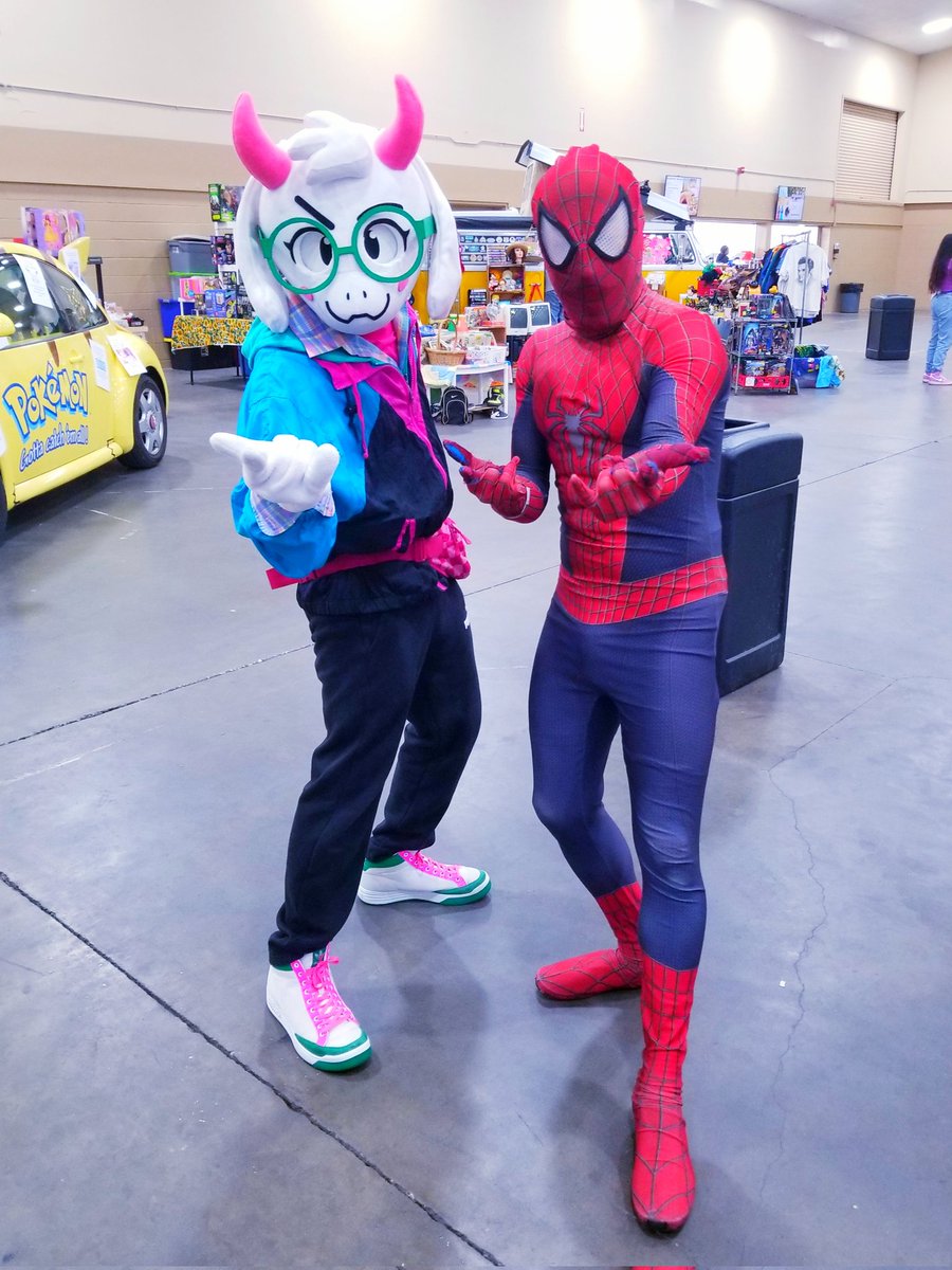 DrakeTheroux's tweet photo. ๐ท๐ #SuperRetroCon https://t.co/17enUsJLPL
