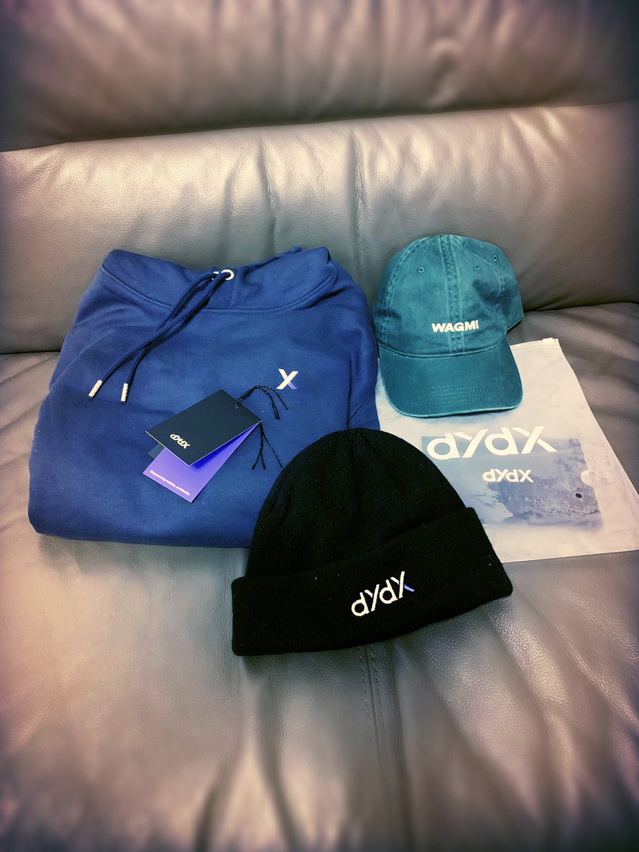 AVADAfund's tweet photo. @dYdX @dYdXmerch 
Check it out my new swaaag merch 
love it 😍 #DYDX #dYdXMerch #HedgiesGiveaway https://t.co/RhbnHt2HZg