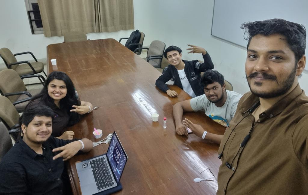 everywhererahul's tweet photo. It was great interacting with all mentors at @bitnbuild. Thanks @Krithikaa_18 for having me✌️ https://t.co/CRkXgHtnTo