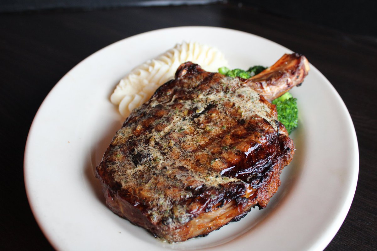 The night before gameday... ❤️💛

A Hereford House steak is the perfect thing for the nerves! 

Make your reservation for a mouth-watering steak dinner with the whole family TONIGHT! Reservations available through the link in our bio.