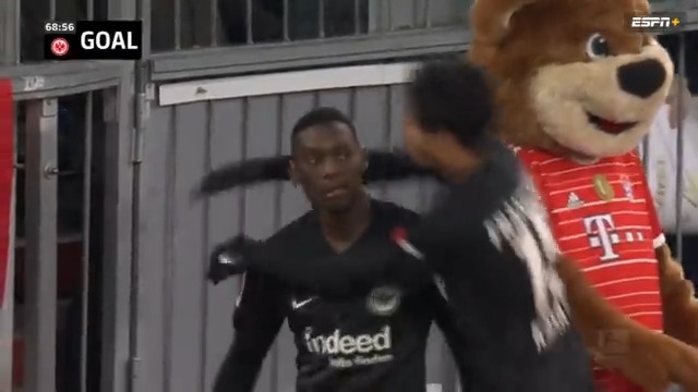 KOLO MUANI EQUALIZES AGAINST BAYERN 😱|

The no-look assist from Kamada 👏”