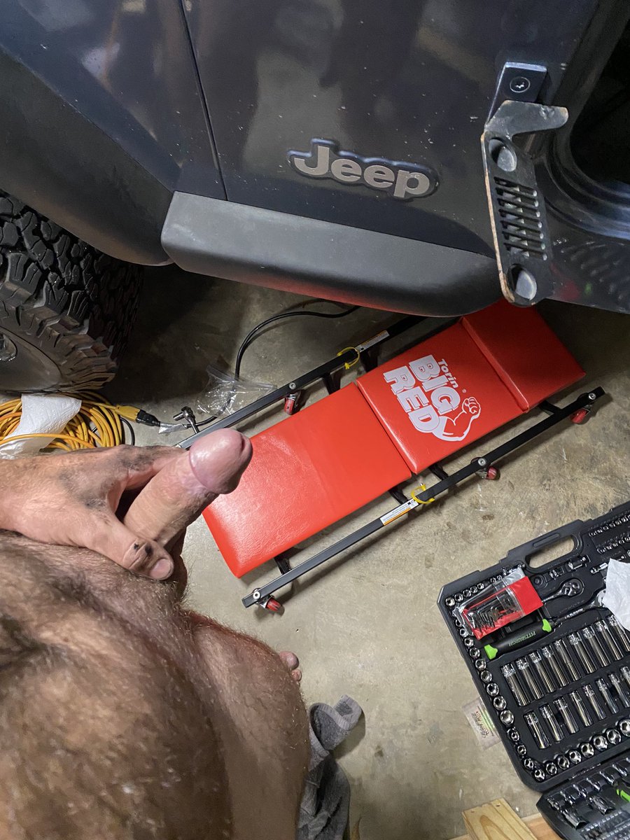 bearlybright's tweet photo. When you are working on your #jeep and get #horny. You just need to rub one out quick

#dirt #gay #dirty #mechanic #gay #bi #bwc #hairy #bear #gaybear #redneck #dadbod #jerkoff #nude #garage #rugged #country #tools #straight #horny https://t.co/3bIjmczxto