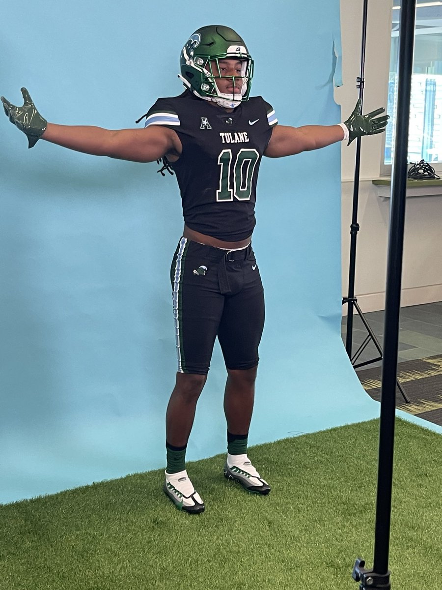 Amazing experience today at The Tulane University💚💚!! <a href="/CoachMutz/">Coach Mike Mutz</a> <a href="/j_mitch38/">Jamar Mitchell</a> <a href="/GreenWaveFB/">Tulane Football</a> @TUFBRecruits <a href="/RecruitLouisian/">Recruit Louisiana™️</a> <a href="/PrepRedzoneLA/">Prep Redzone Louisiana</a> <a href="/CenLaPrepsLLC/">Cenla Preps</a> #greenwave
