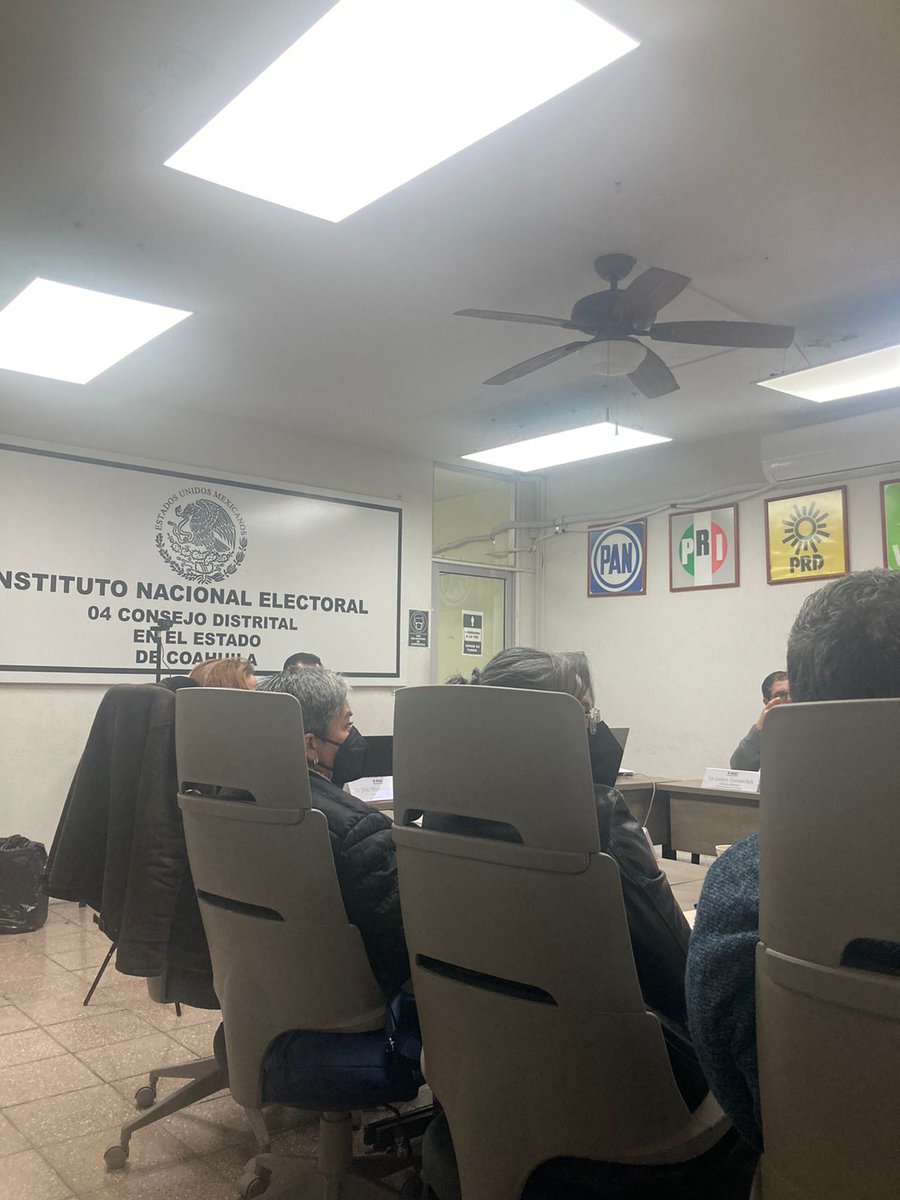CD14_Coah's tweet photo. #EstaMañana el Comité Distrital @CD14_Coah asistió a la 4o. SO de la @04CDINECoahuila, donde se aprobó la acreditación de observadores/as electorales y se informó entre otros avances los de la campaña de credencialización.
#PLE23 @IEC_Coahuila https://t.co/5ABvY8MKva